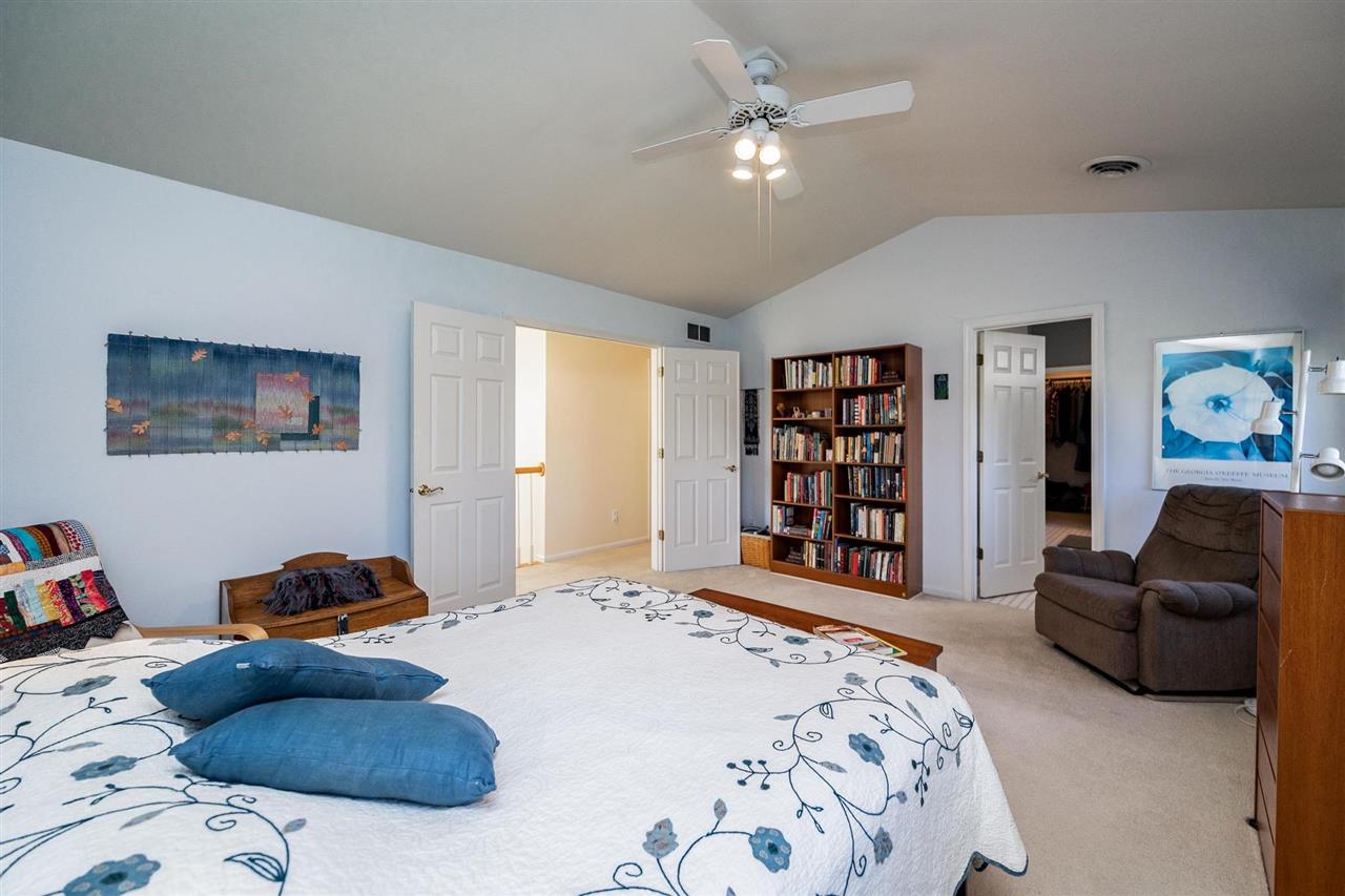 32 N High Circle Dr NE