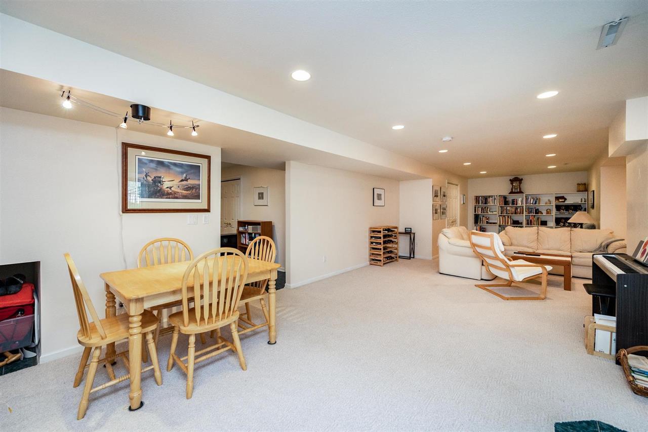 32 N High Circle Dr NE