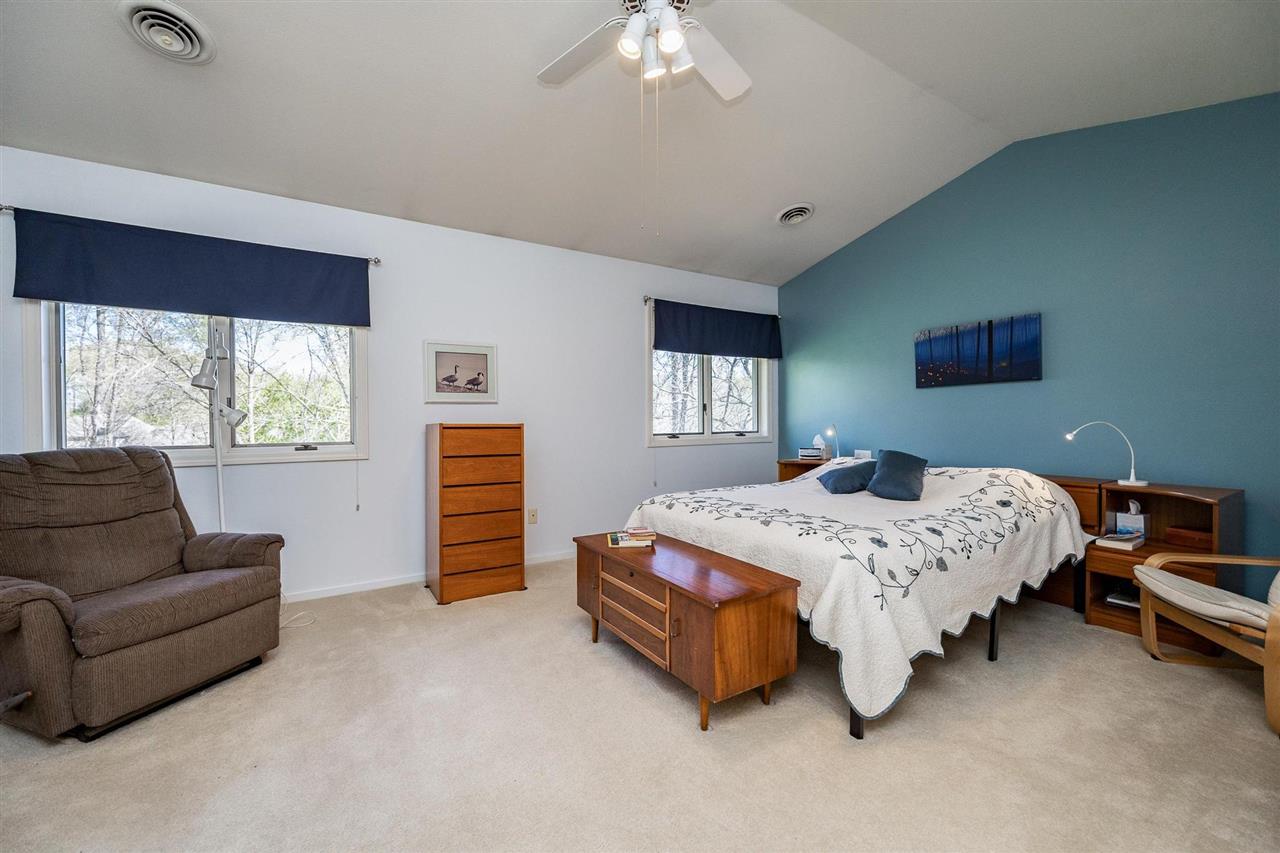 32 N High Circle Dr NE