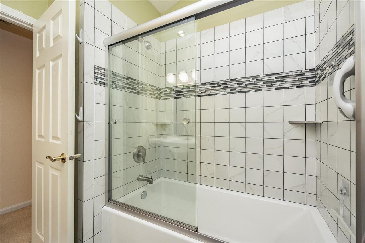 32 N High Circle Dr NE