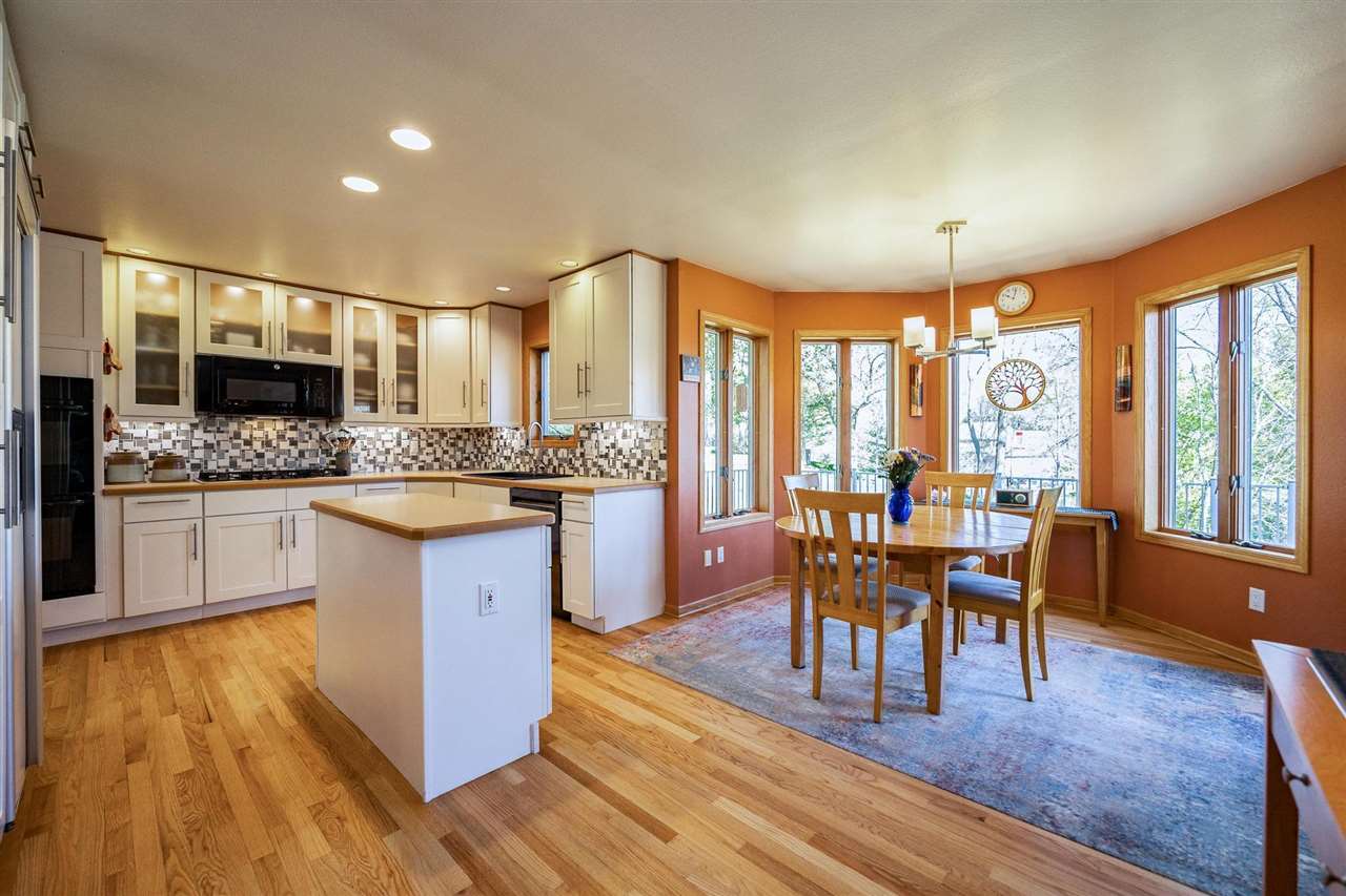 32 N High Circle Dr NE