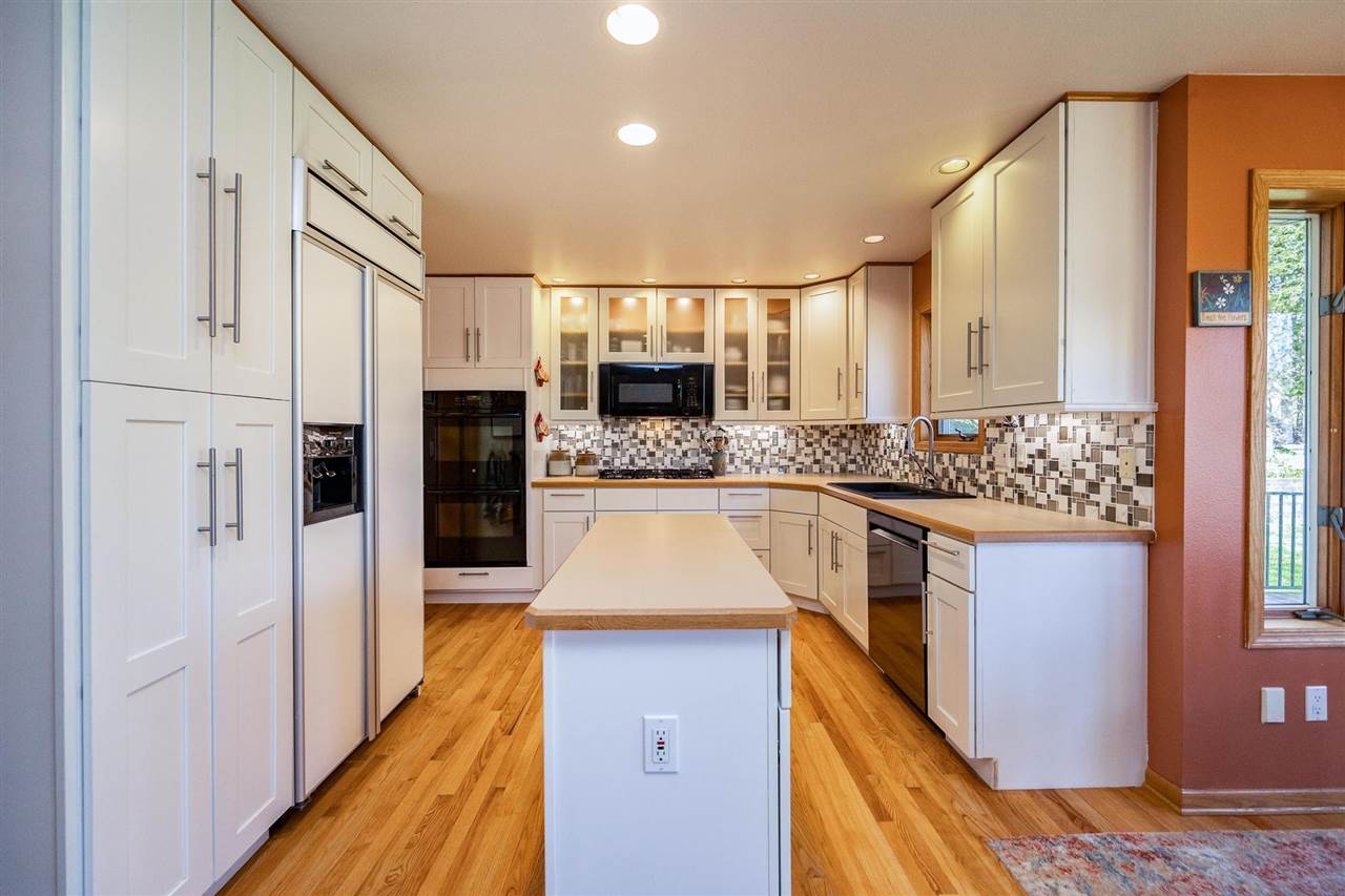 32 N High Circle Dr NE