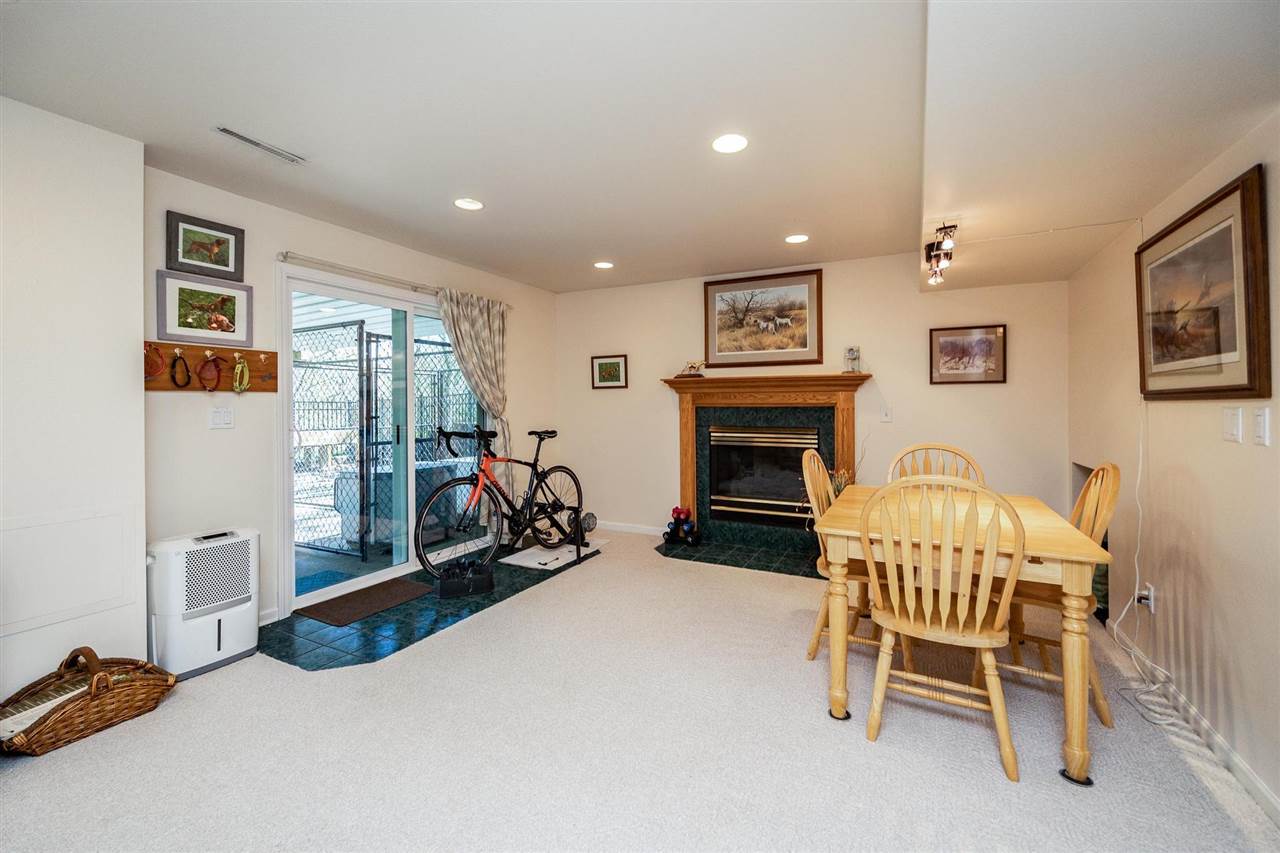 32 N High Circle Dr NE