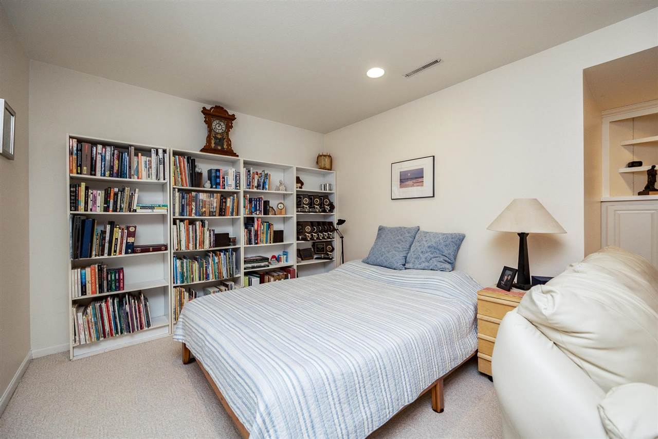 32 N High Circle Dr NE