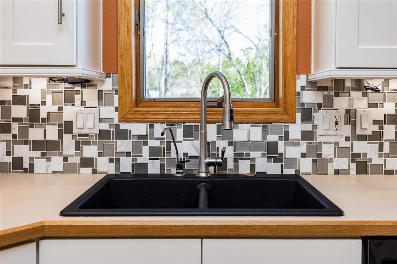 32 N High Circle Dr NE