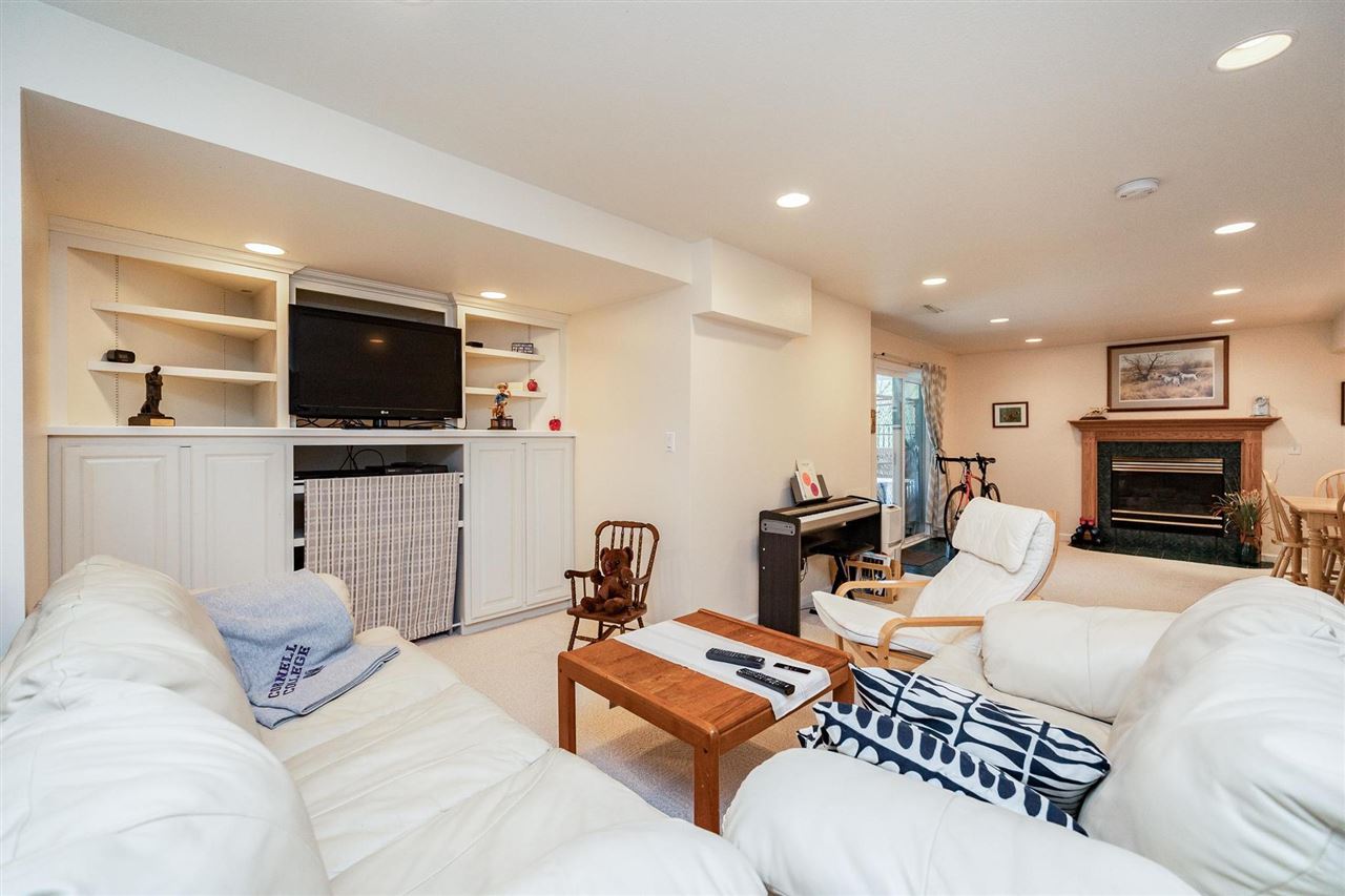 32 N High Circle Dr NE