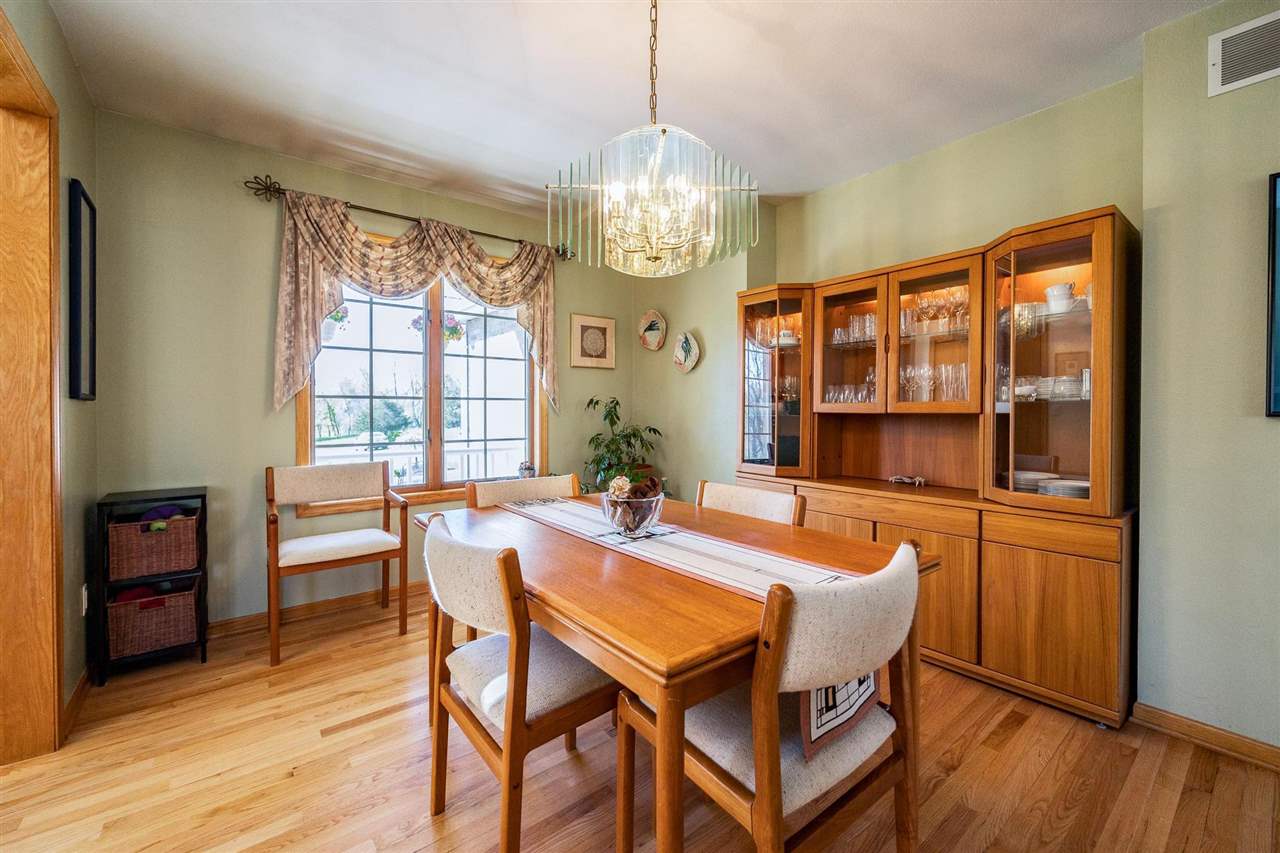 32 N High Circle Dr NE