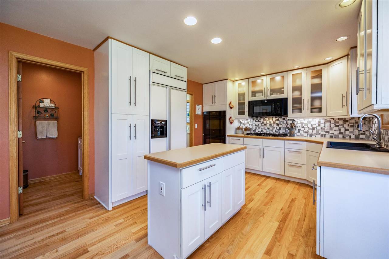 32 N High Circle Dr NE