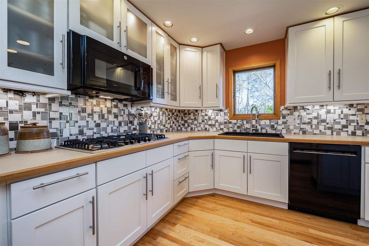 32 N High Circle Dr NE