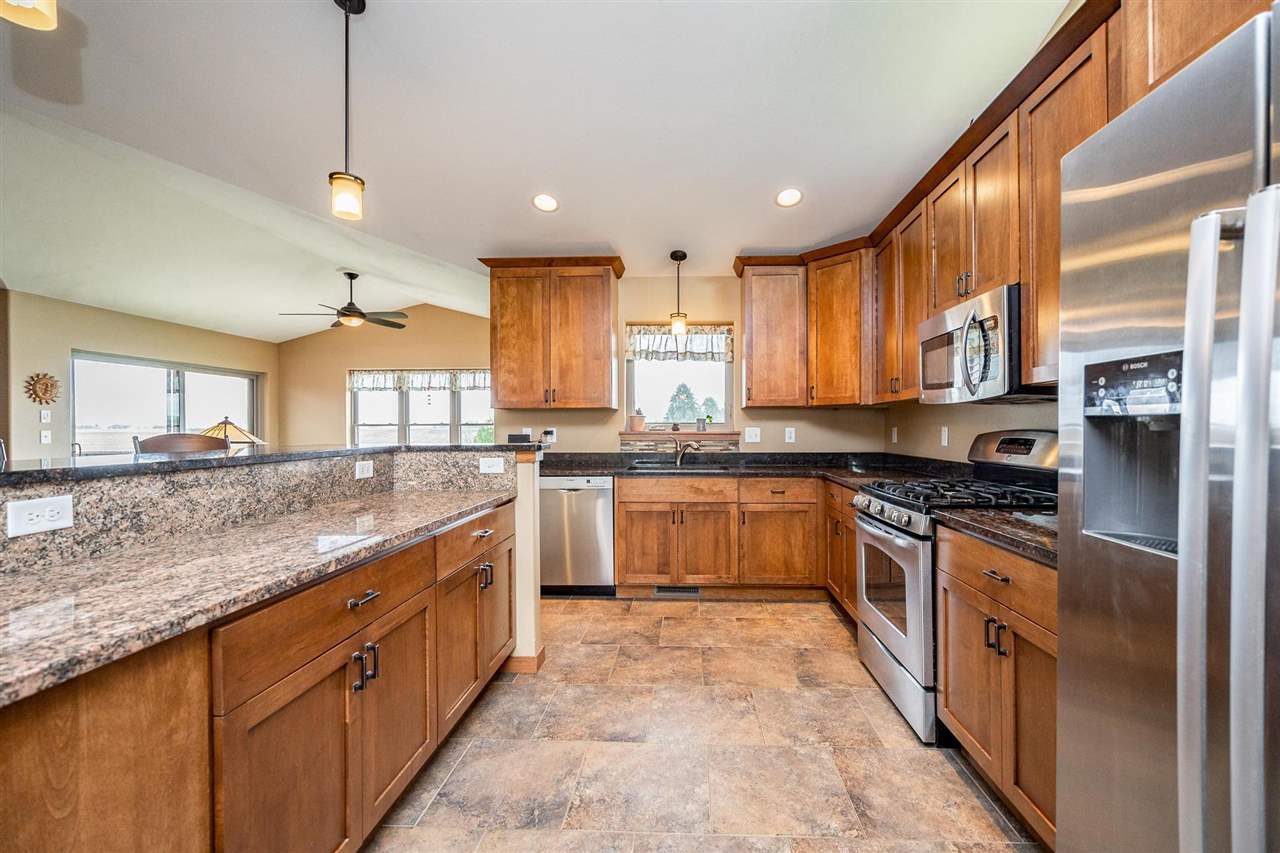 5048 & 5050 Highway 6 SE