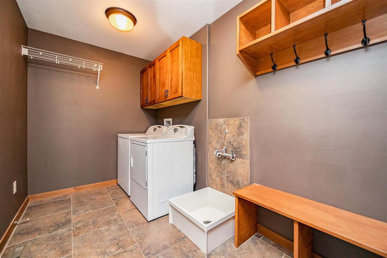 5048 & 5050 Highway 6 SE