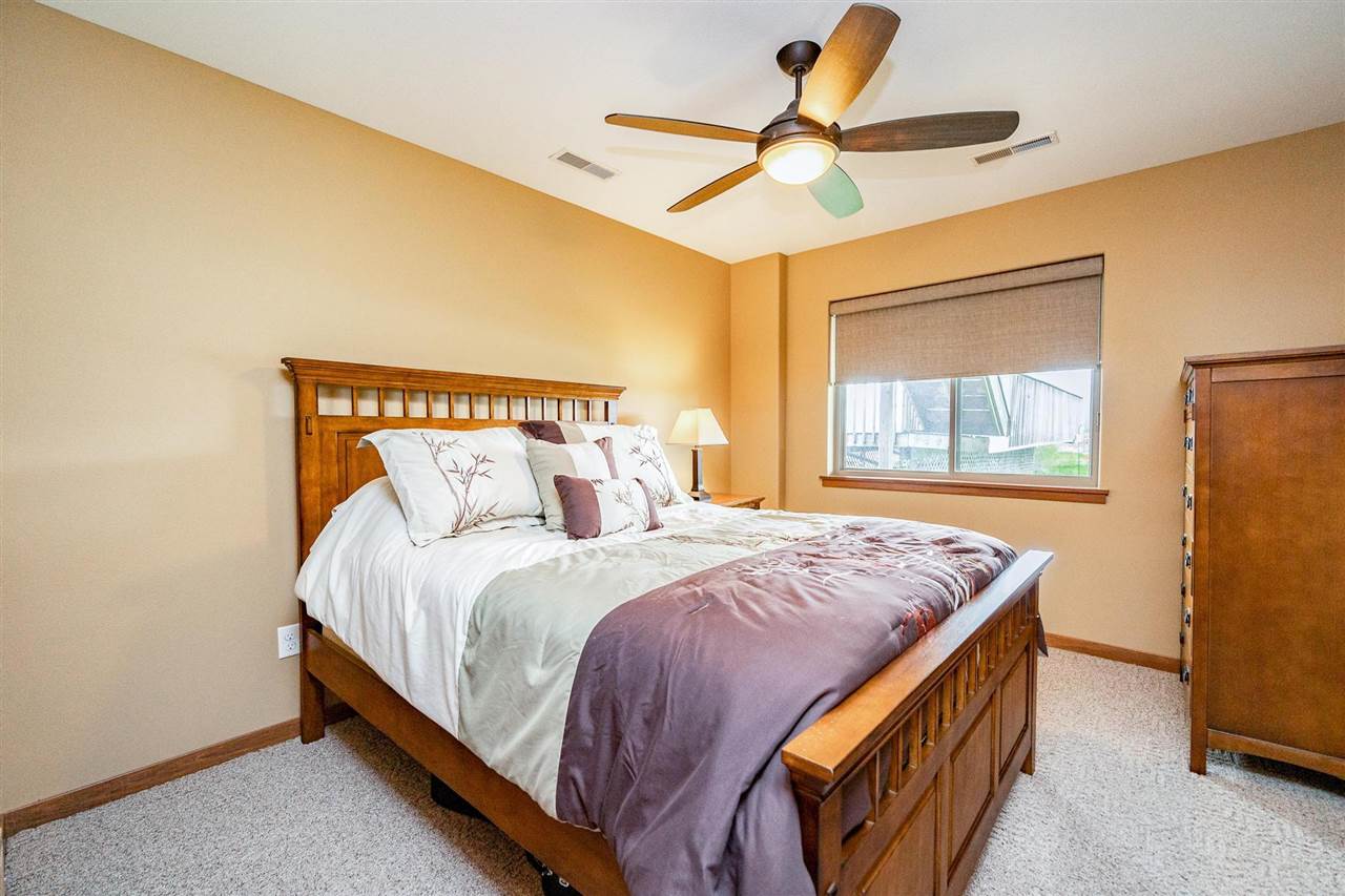 5048 & 5050 Highway 6 SE