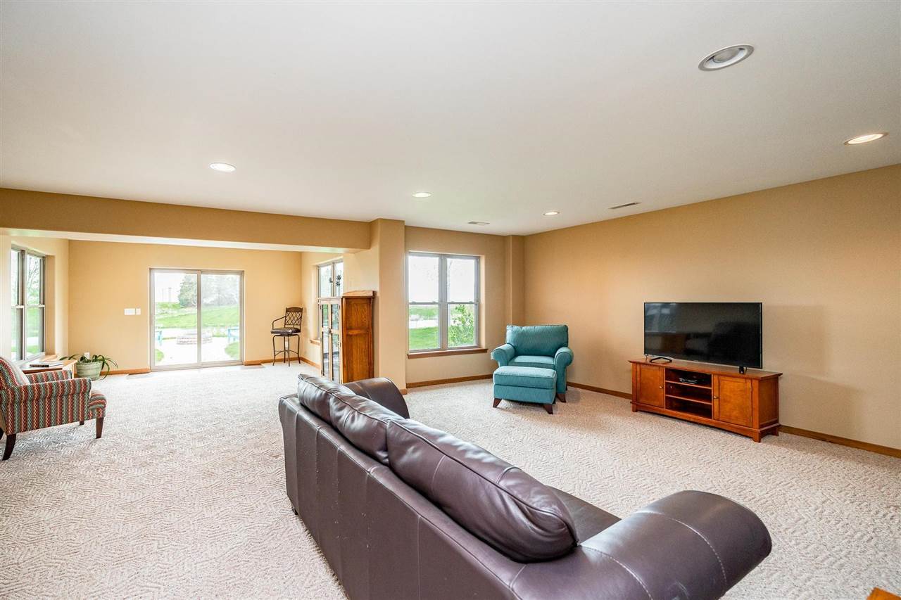 5048 & 5050 Highway 6 SE