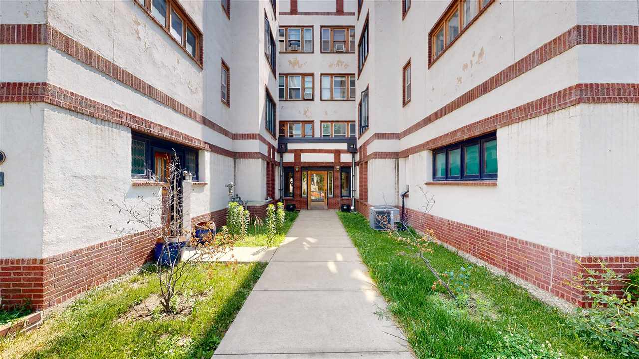 228 S Summit St Unit: B3