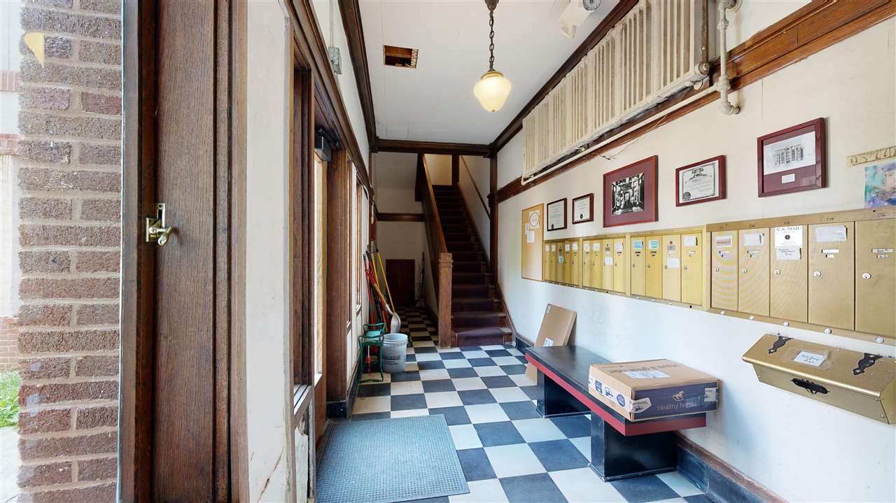 228 S Summit St Unit: B3