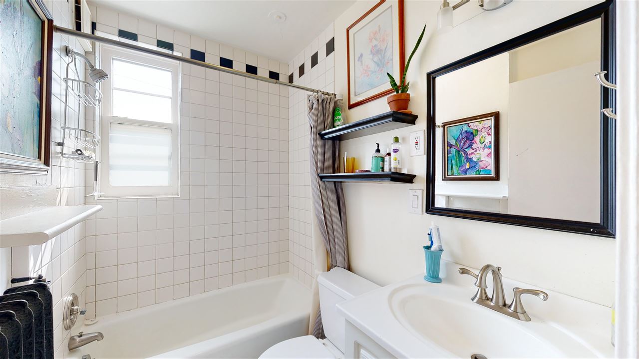 228 S Summit St Unit: B3