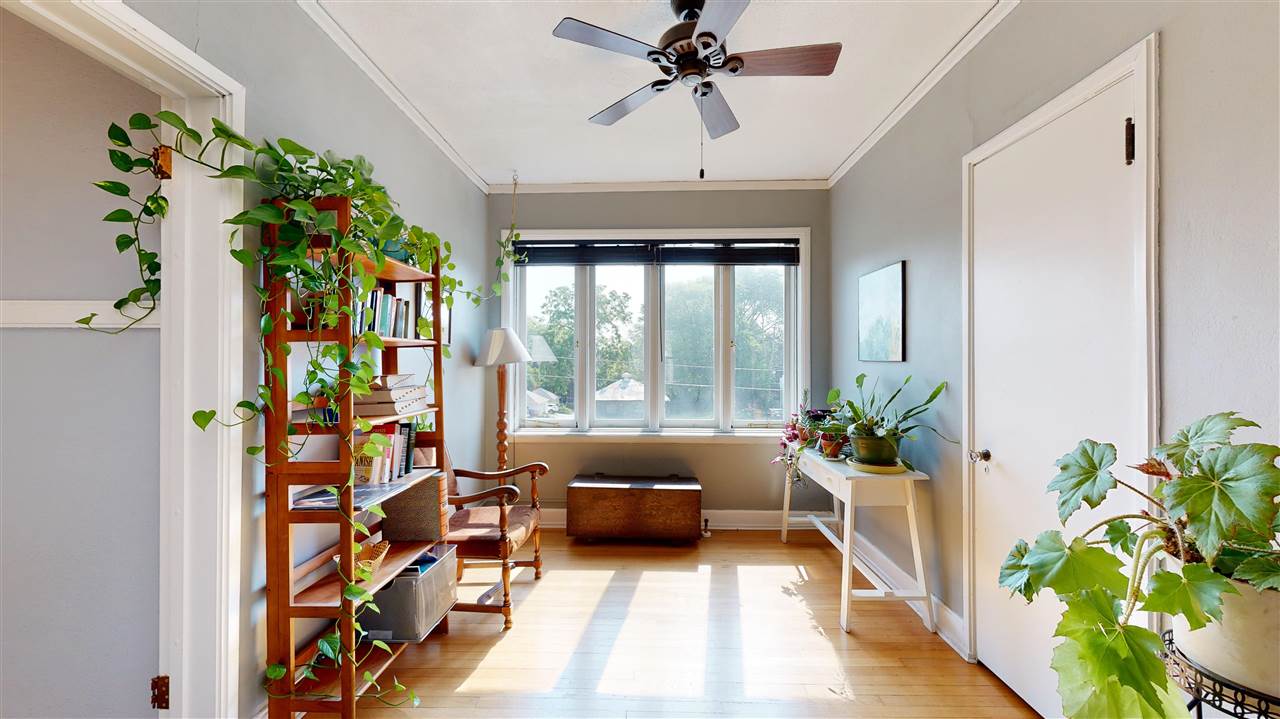 228 S Summit St Unit: B3