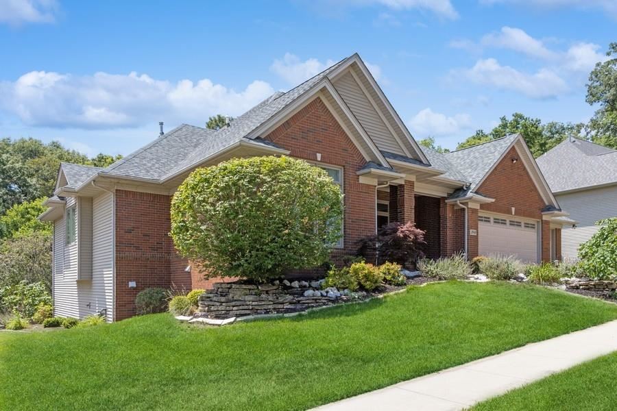 2040 Forest Hill Cir