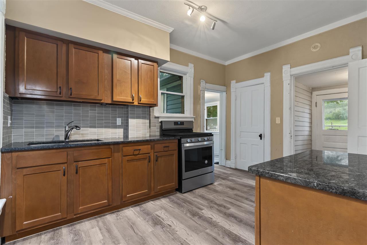 1107 E Burlington St