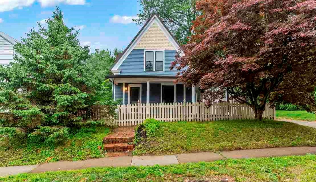 1107 E Burlington St