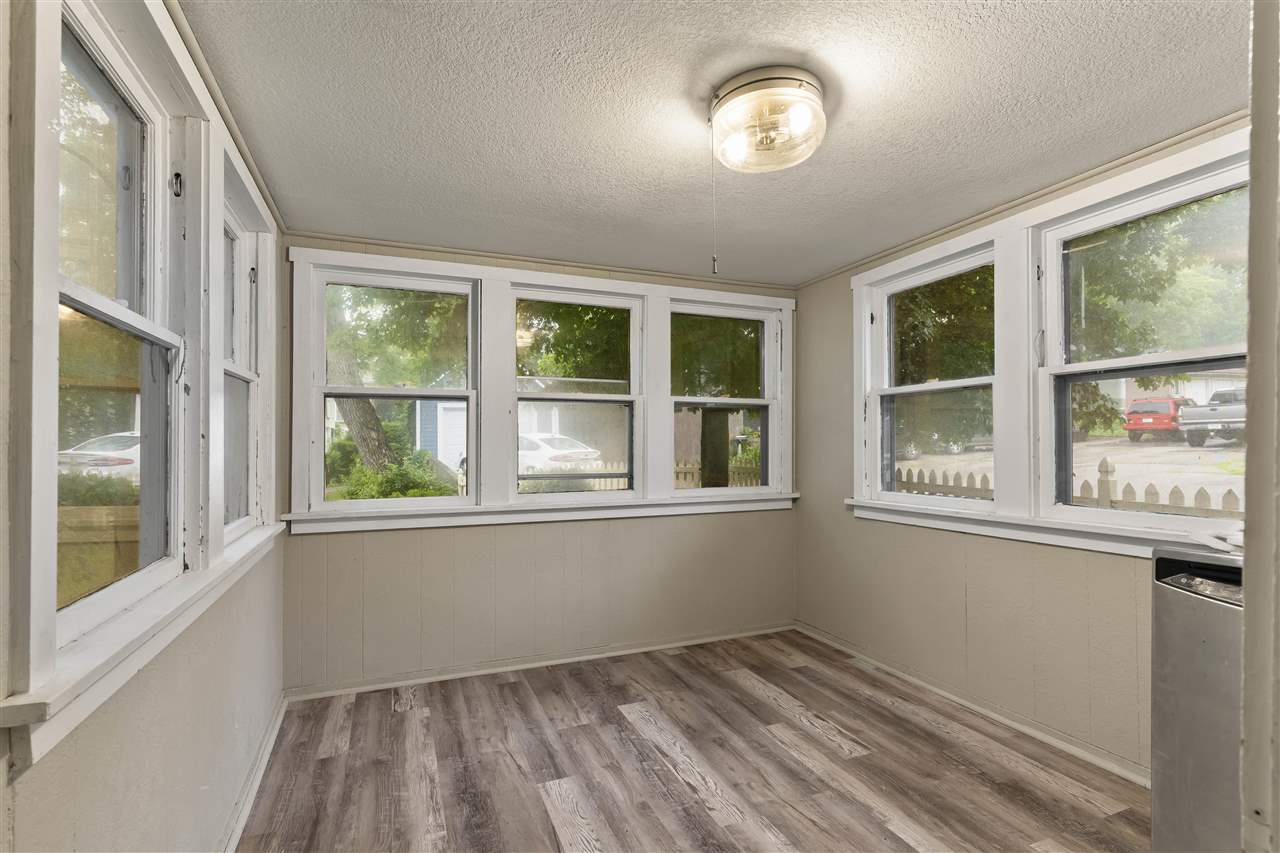 1107 E Burlington St