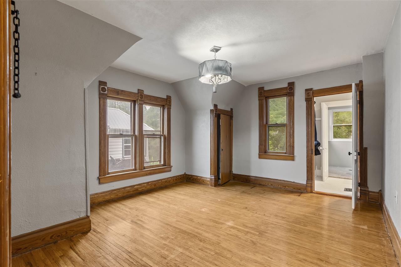 1107 E Burlington St