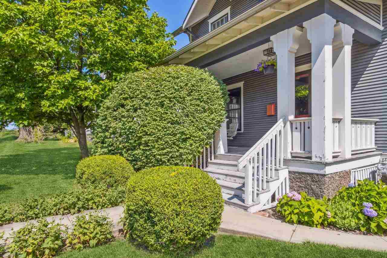 1030 E Burlington St