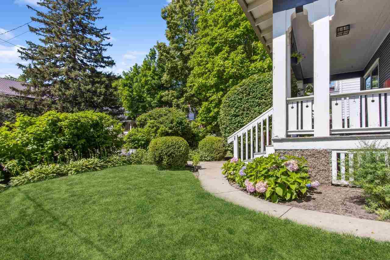 1030 E Burlington St