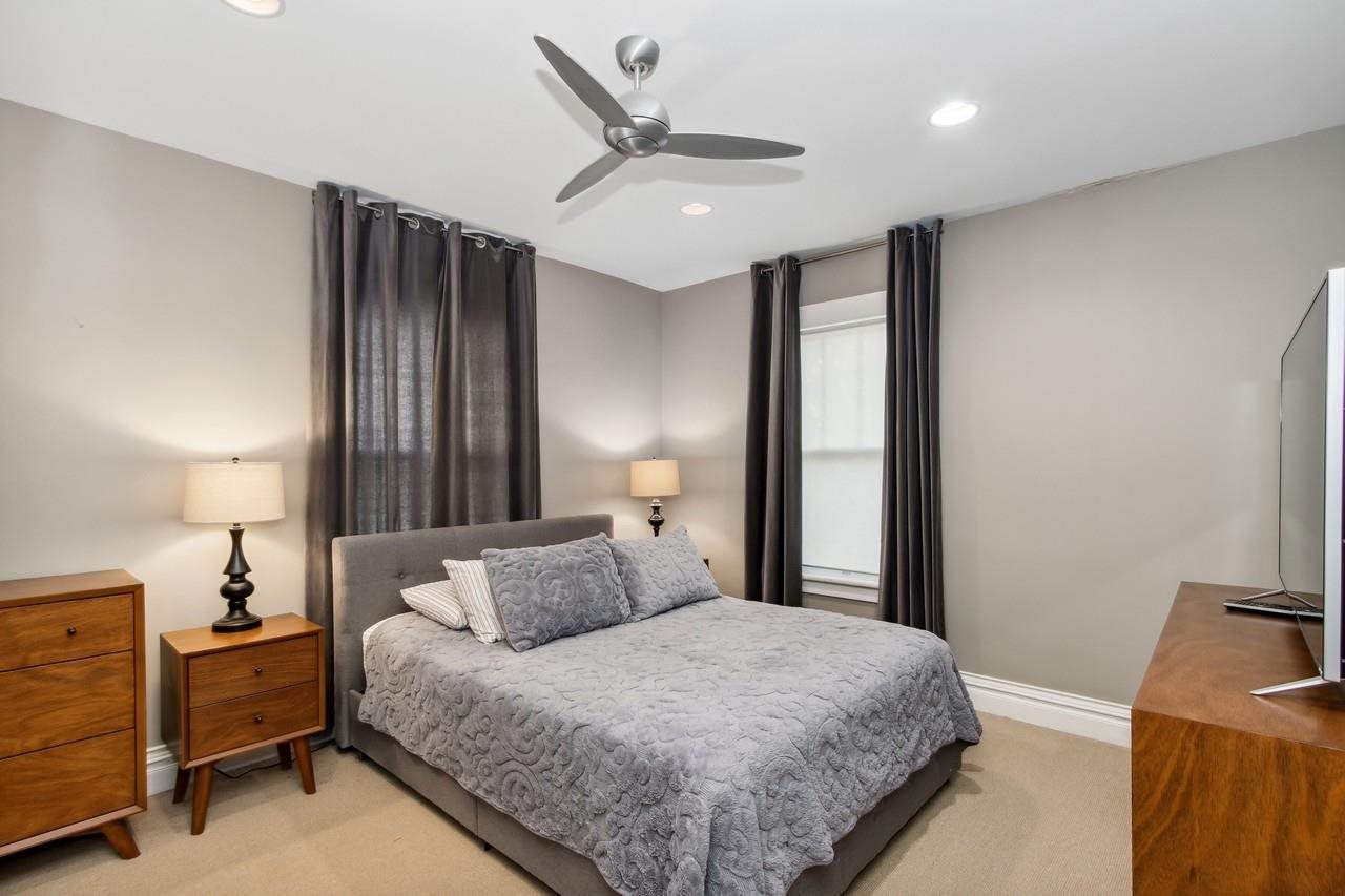 1030 E Burlington St