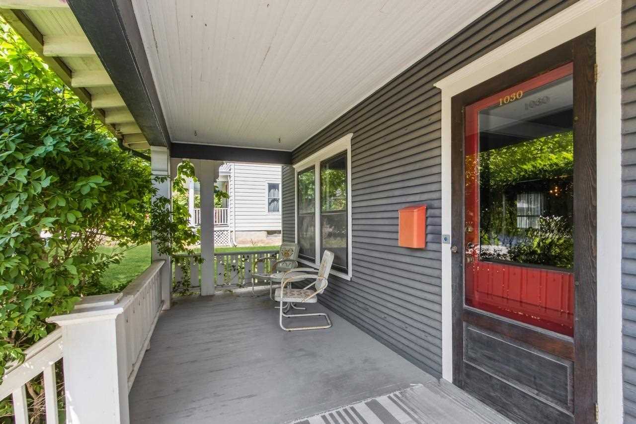 1030 E Burlington St