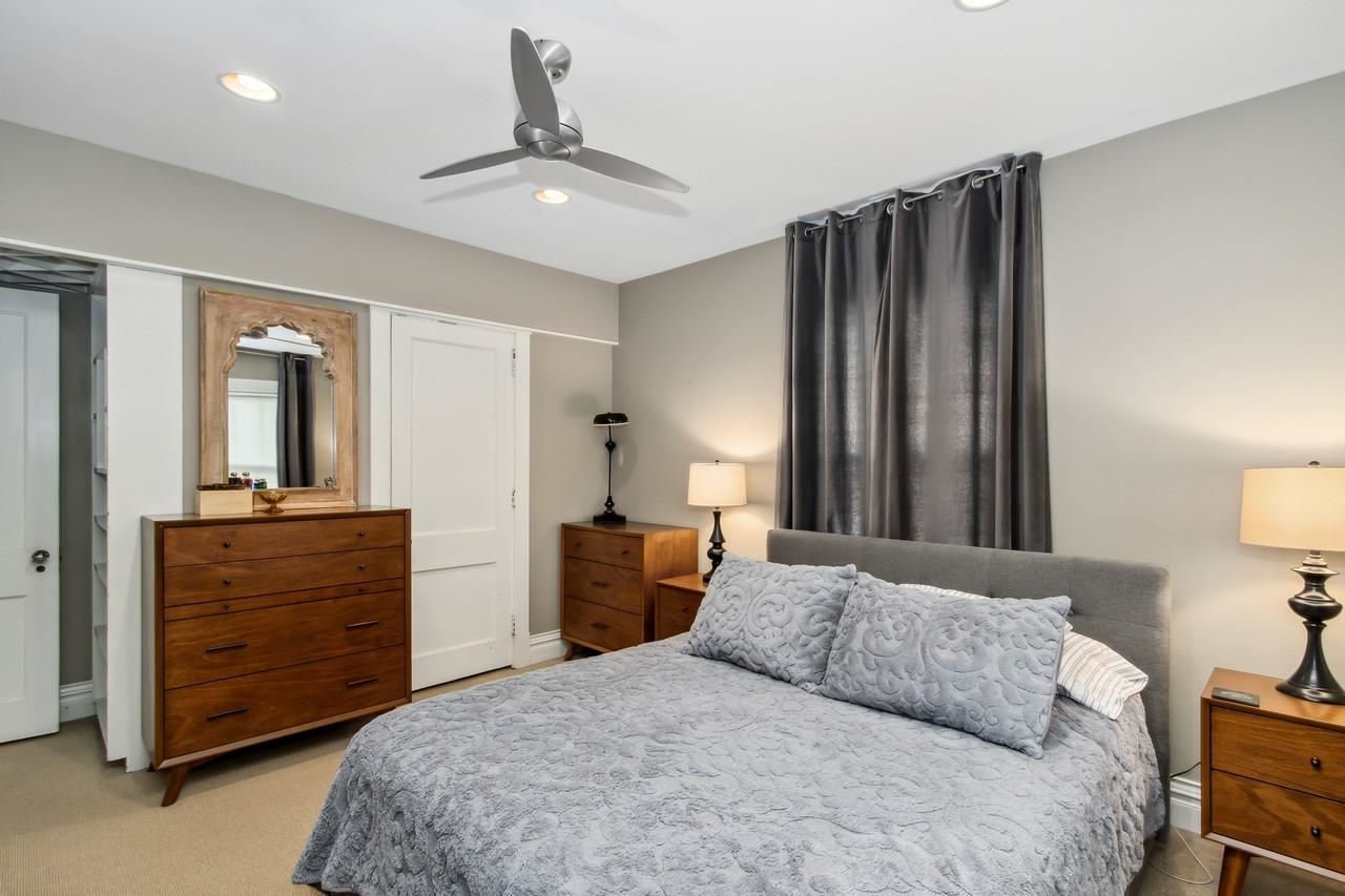 1030 E Burlington St