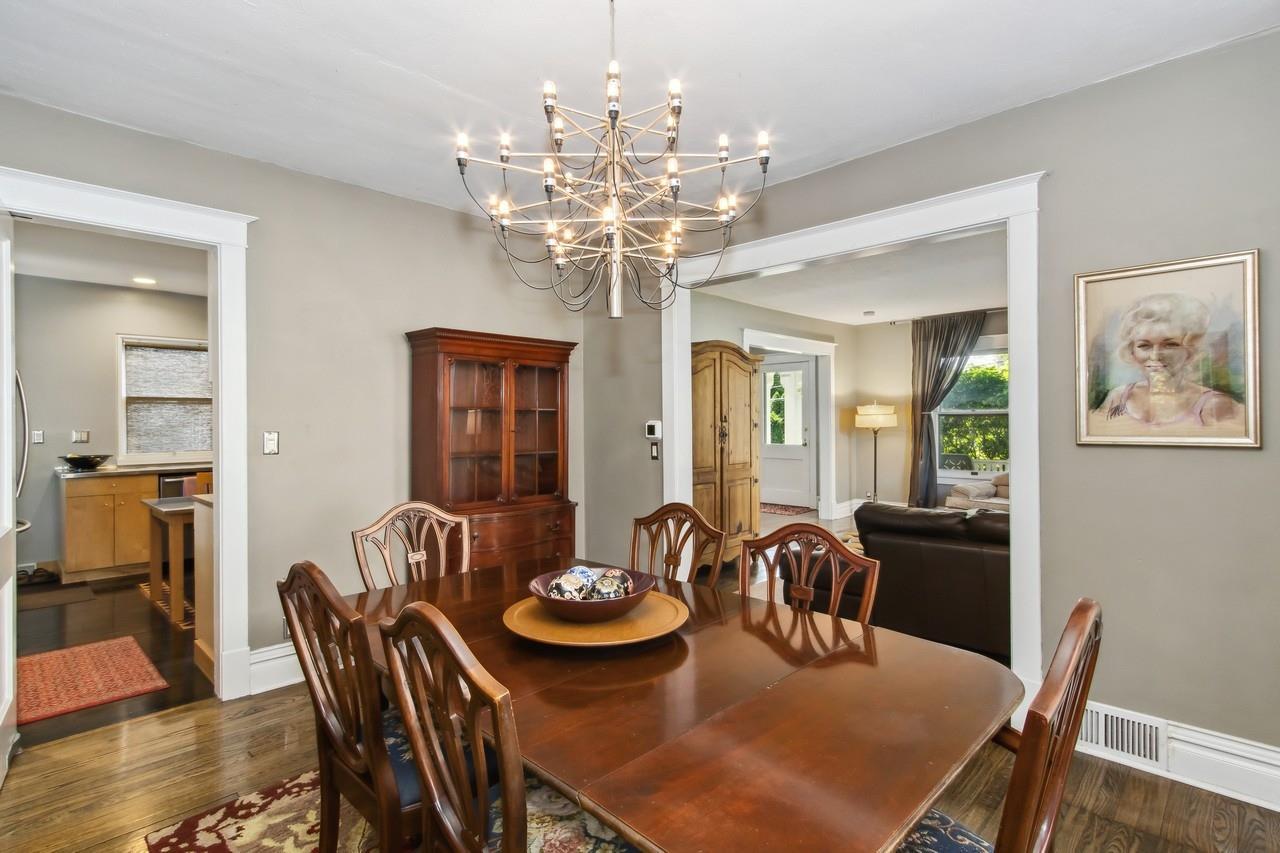 1030 E Burlington St