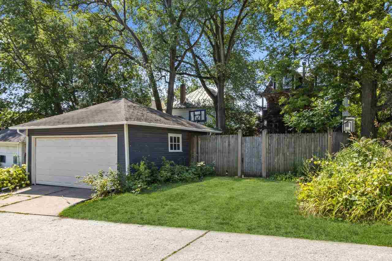 1030 E Burlington St