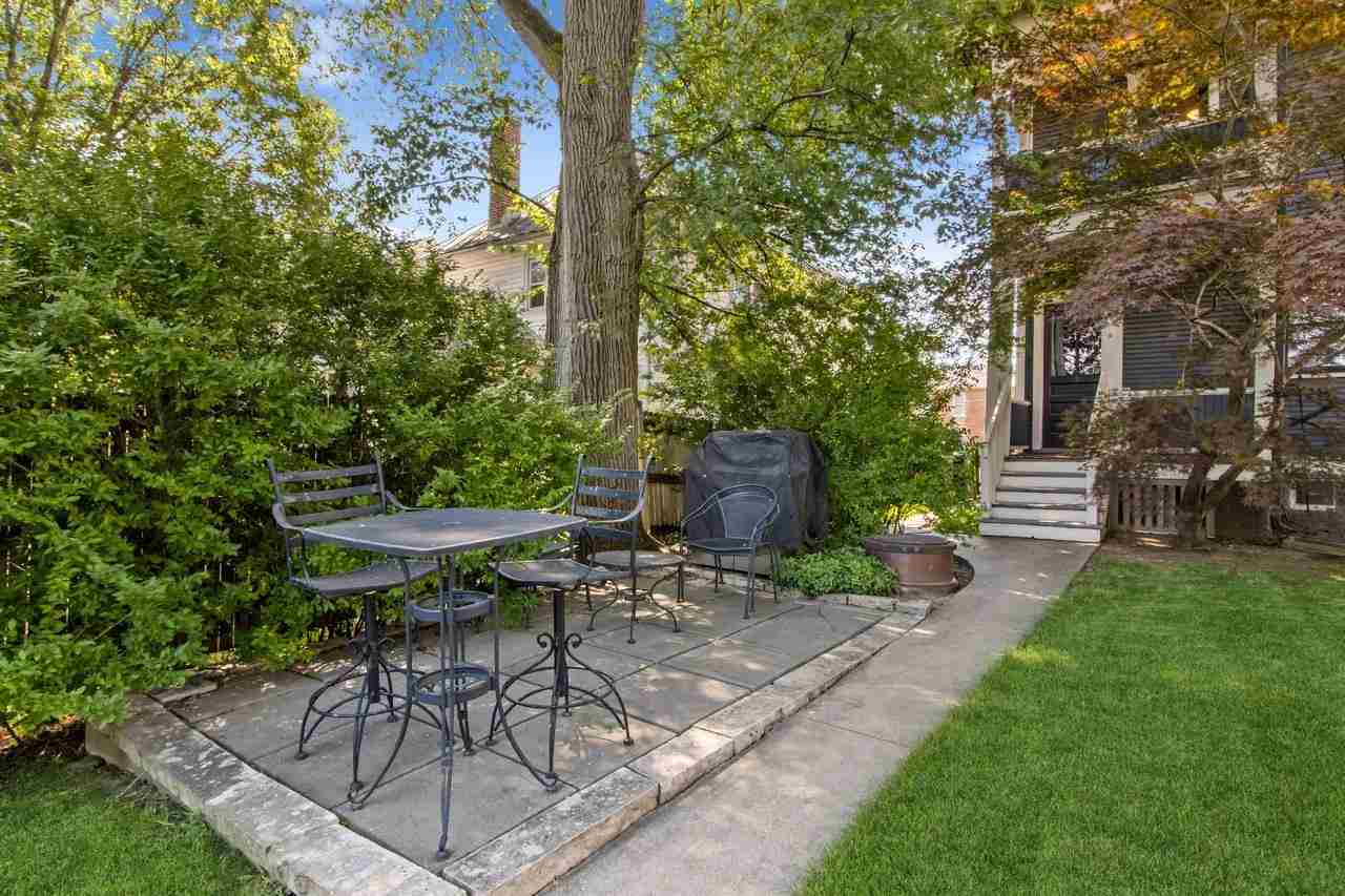 1030 E Burlington St