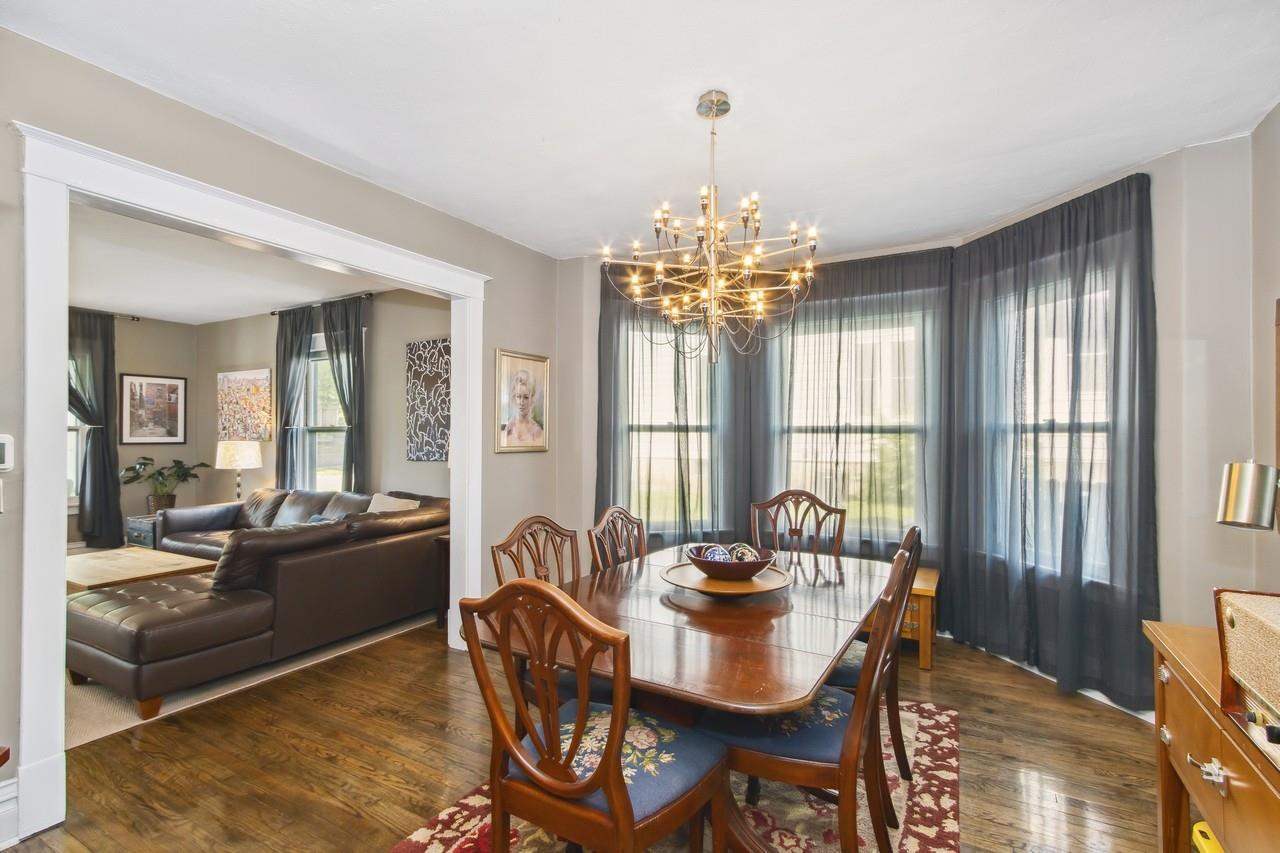 1030 E Burlington St