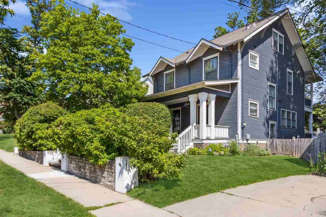 1030 E Burlington St