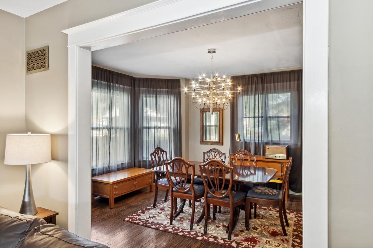 1030 E Burlington St