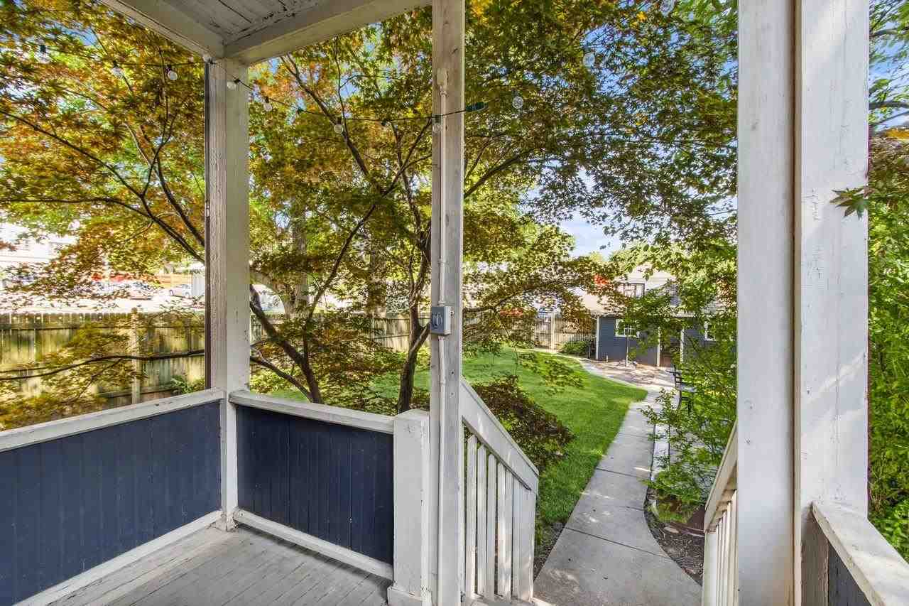 1030 E Burlington St