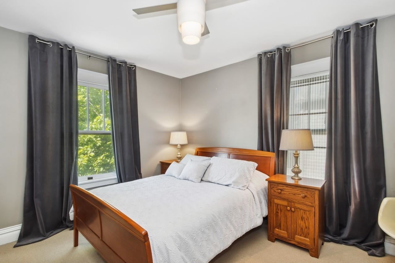 1030 E Burlington St