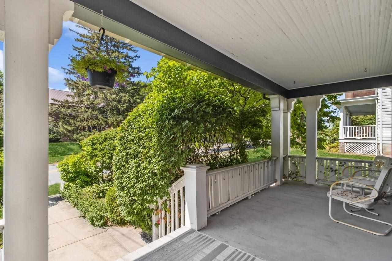 1030 E Burlington St