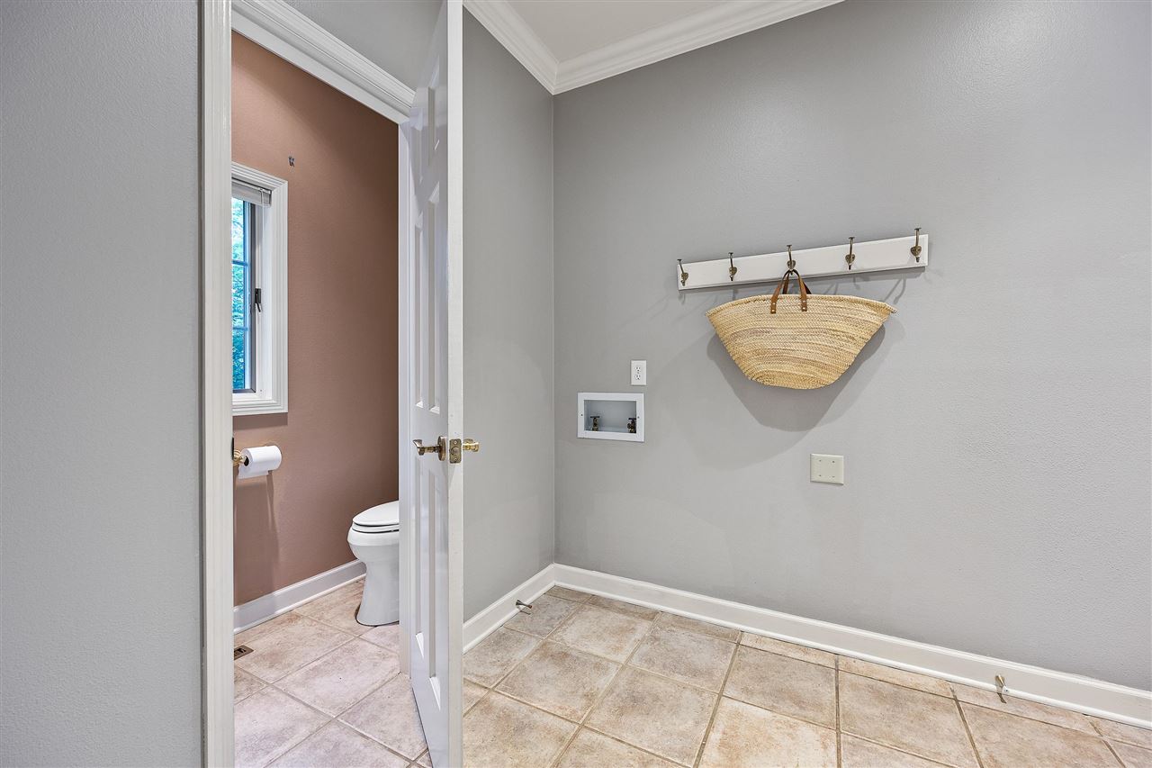 3012 Forest Gate Cir NE