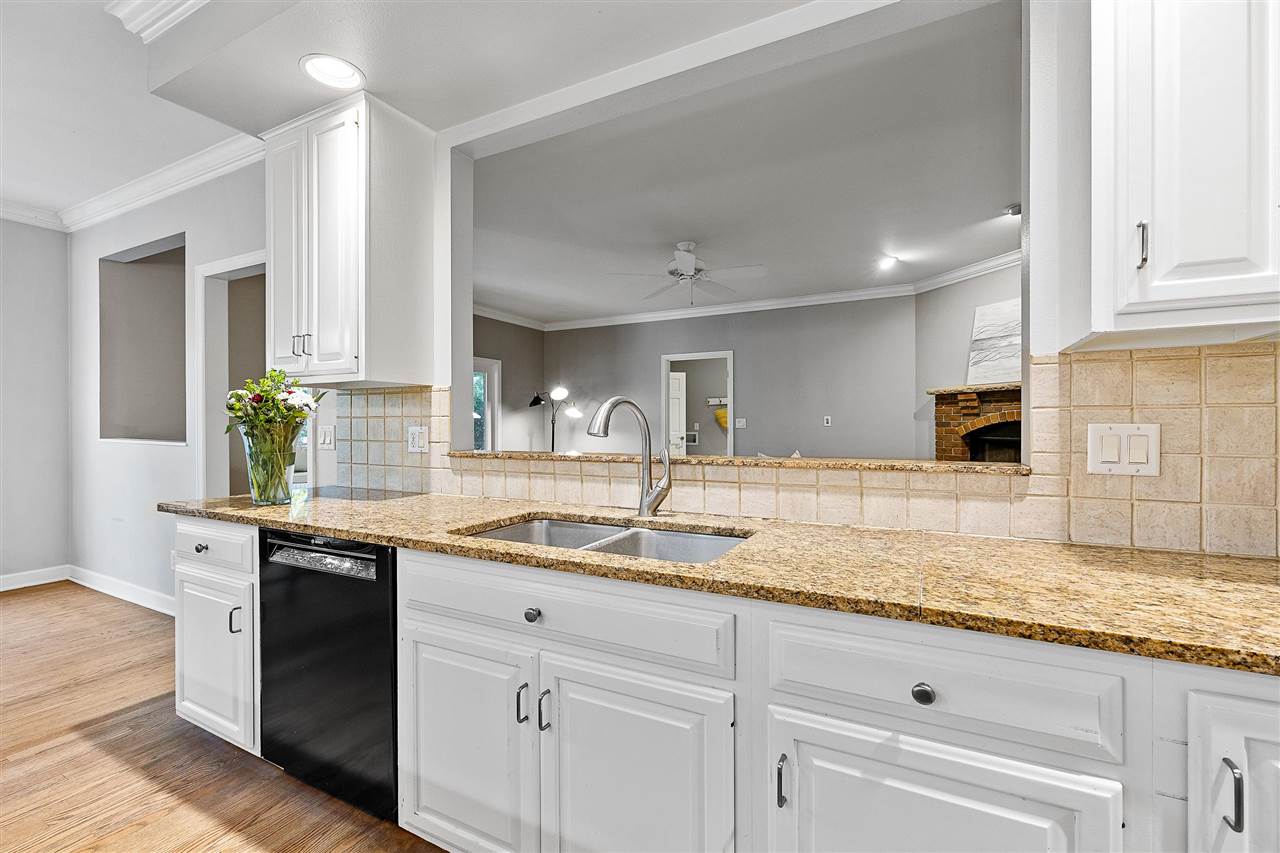 3012 Forest Gate Cir NE