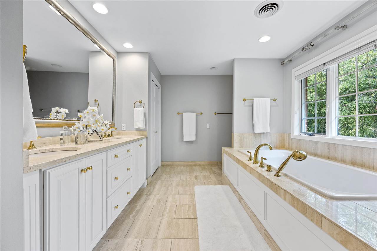 3012 Forest Gate Cir NE