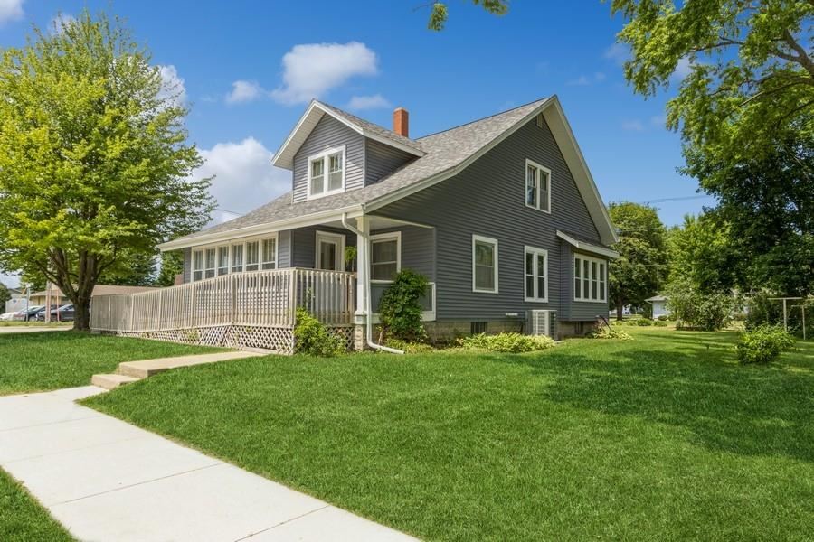 303 E Ave