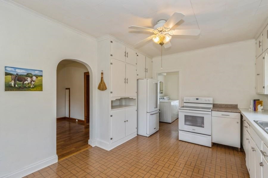 303 E Ave