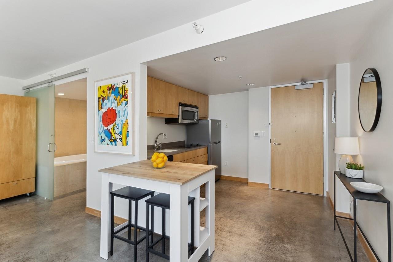 221 E College St Unit: 1007