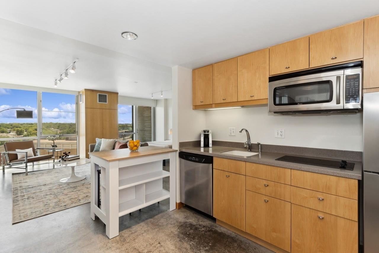 221 E College St Unit: 1007