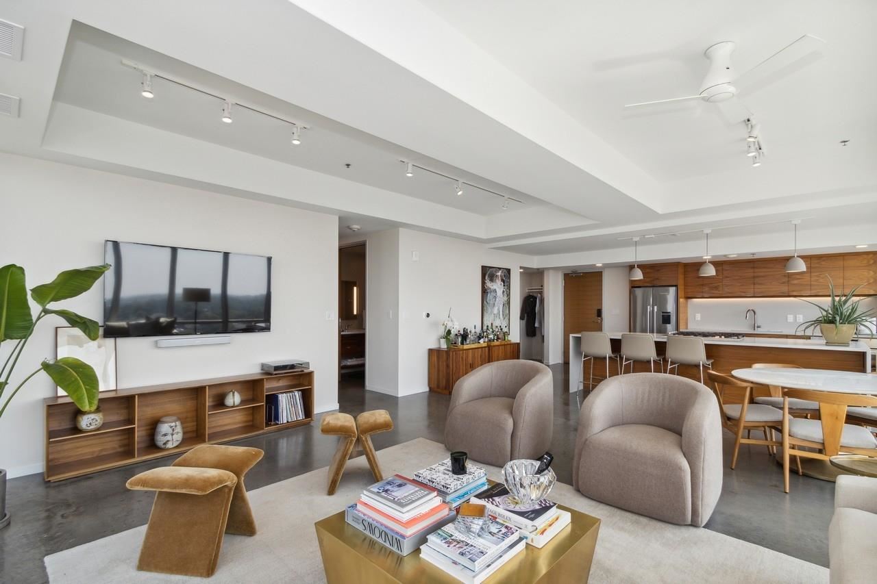 404 E College St Unit: No. 1405