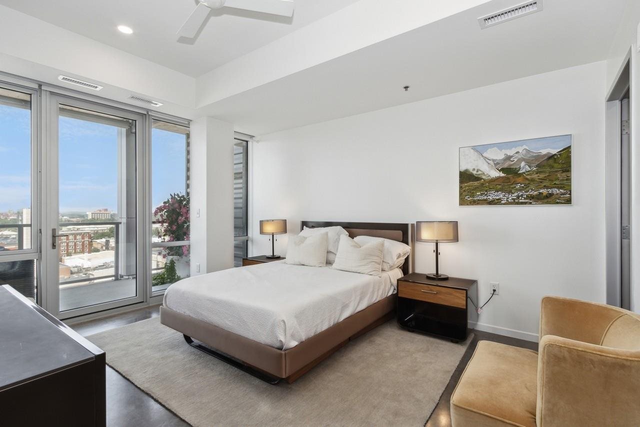 404 E College St Unit: No. 1405