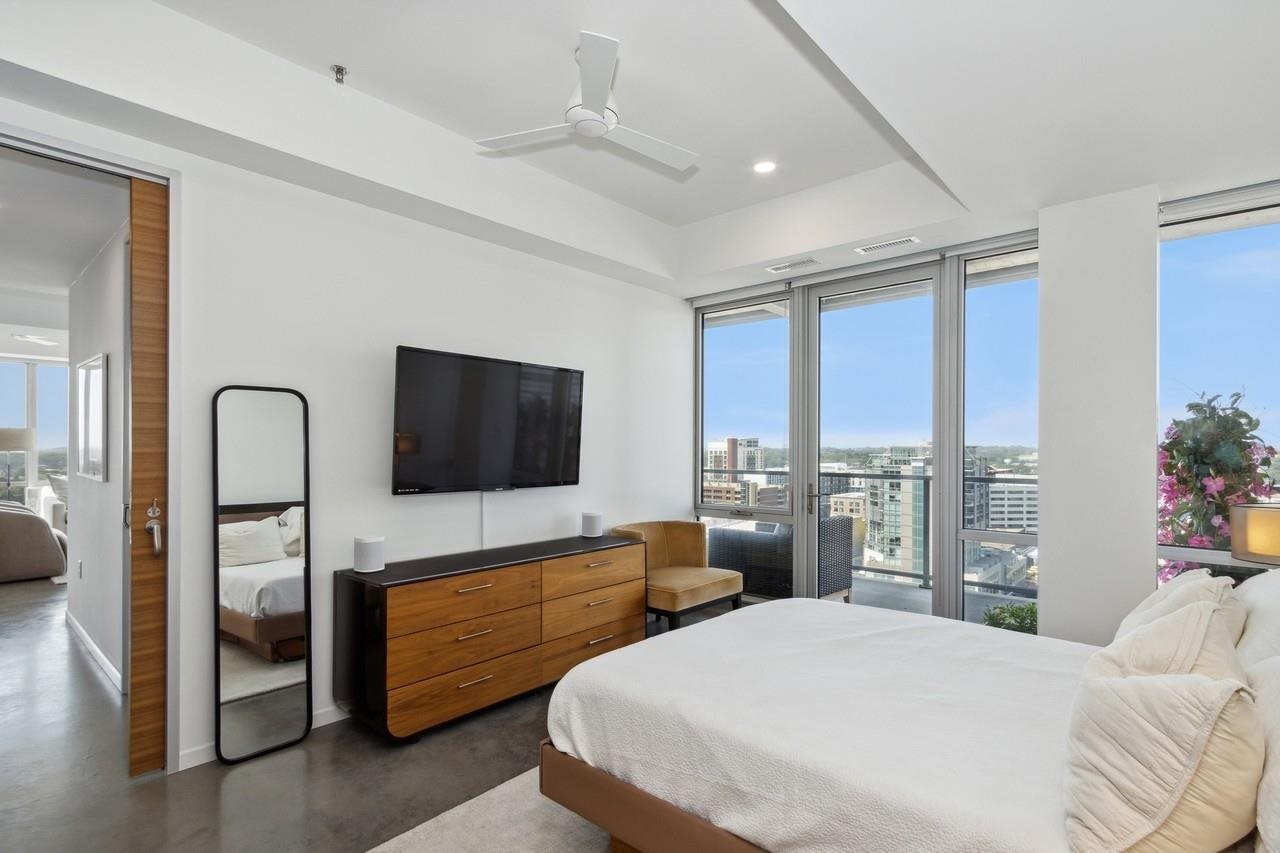 404 E College St Unit: No. 1405